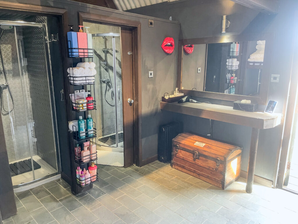 Lincolnshire private holiday park cozy bathroom