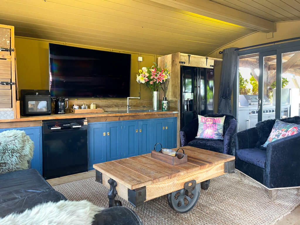 rustic cabin Lincolnshire